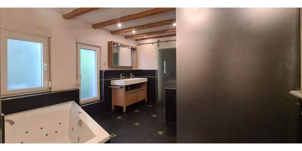 Etagenwohnung Bochum Harpen - 6 Zimmer, 133 m&sup2;, 230.000&euro; | Angebot:24390098