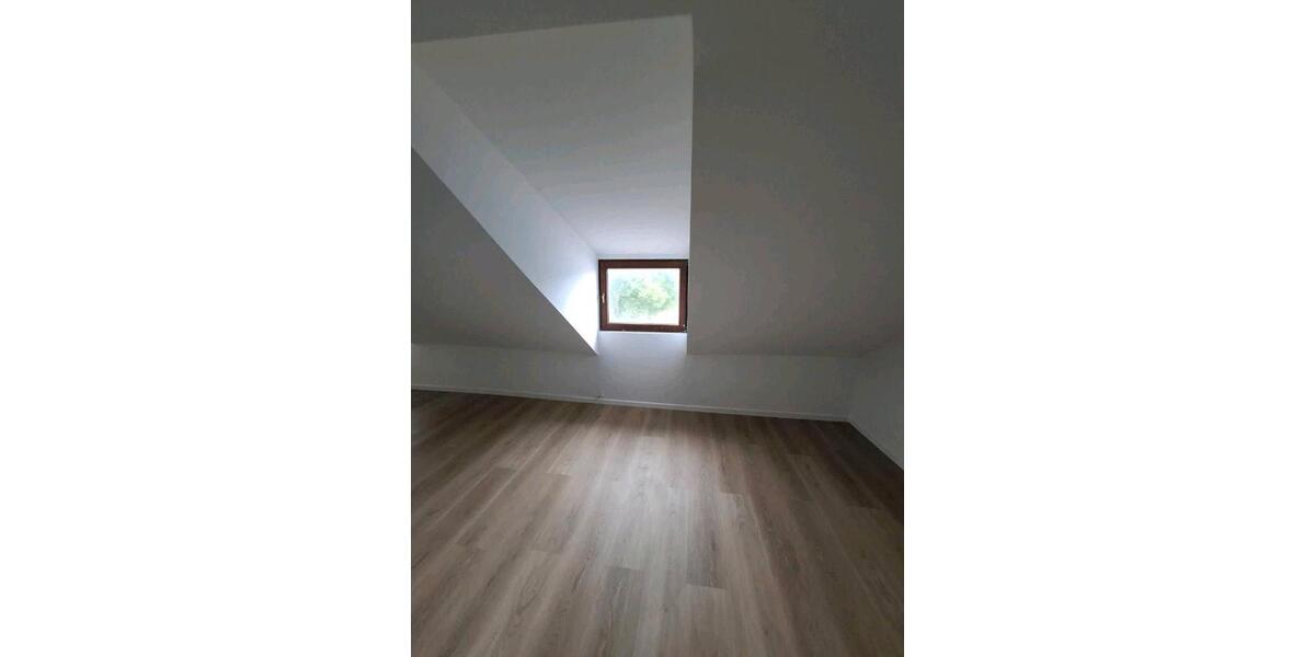 Dachgeschoßwohnung Essen Stadtbezirk V - 2 Zimmer, 74 m&sup2;, 900&euro; | Angebot:26579671