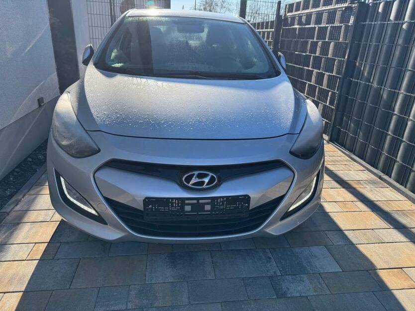 Hyundai i30 98.000 km 7.777 € Bergkamen 59192