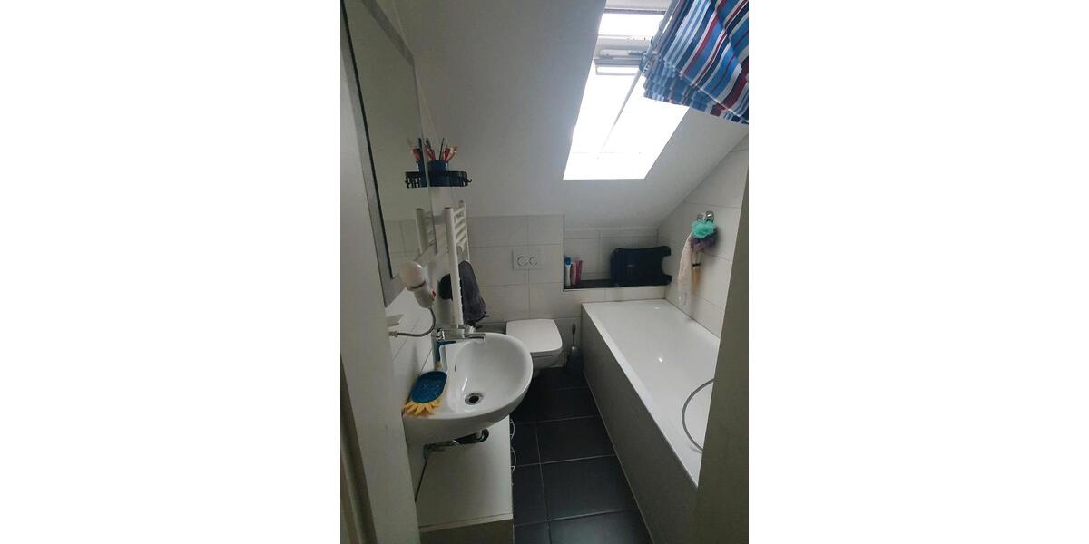 3 12 Zimmer Wohnung im DG in Mülheim Styrum 3.5 zimmer