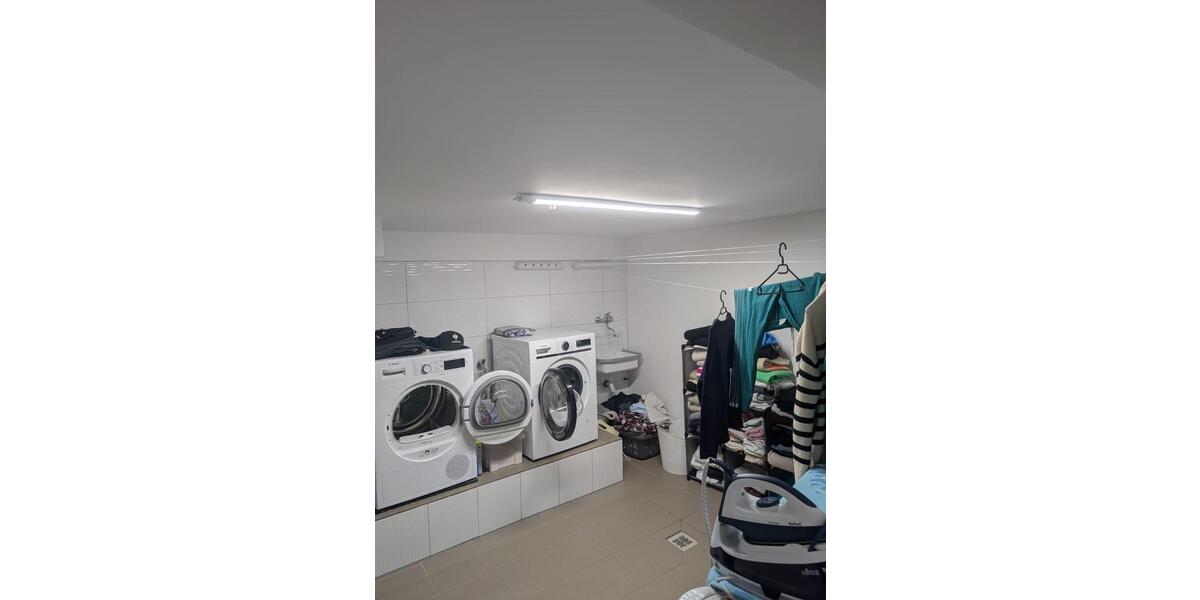 Kernsaniertes Reihenendhaus mit Garten, Garage & Stellplätzen 4 zimmer