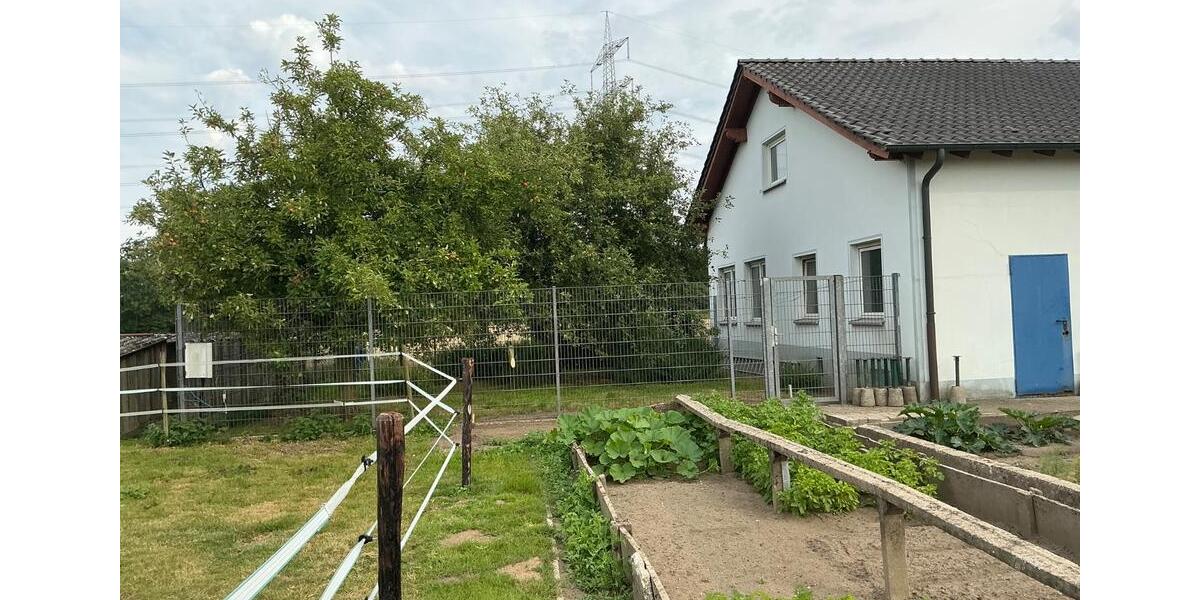 Einfamilienhaus in bester Lage, große Garage mit Eigentumsgrundst 6 zimmer