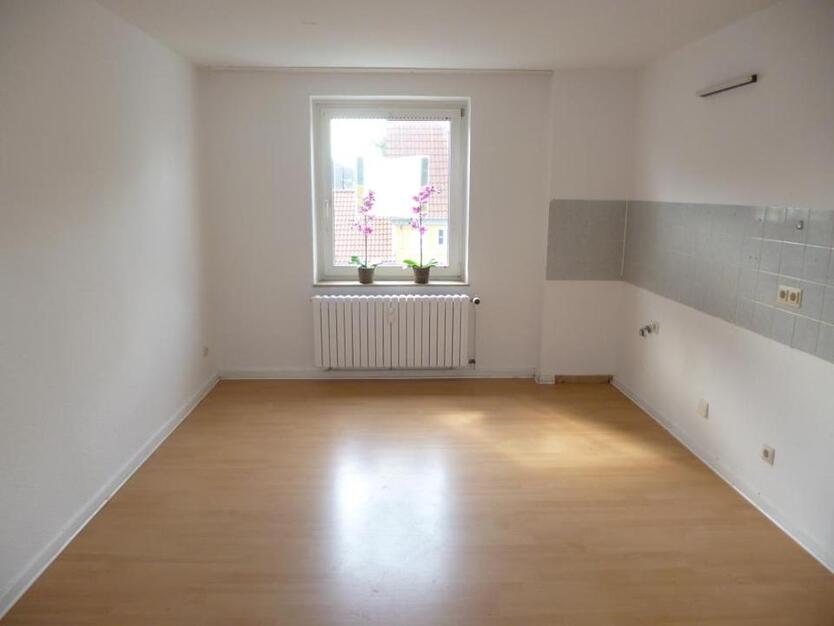 Bezugsfertige 2-Zimmer-Wohnung in Waltrop Stadtmitte frei, mit Tapete und Laminatboden zimmer