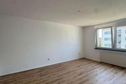 Frisch Renovierte 2-Zimmer Wohnung mit Stellplatz zu vermieten zimmer