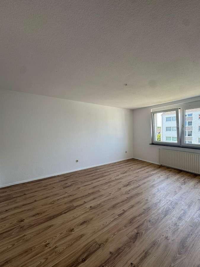 Frisch Renovierte 2-Zimmer Wohnung mit Stellplatz zu vermieten zimmer