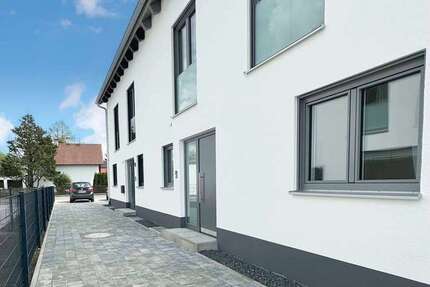 Haus zum Mieten in Kumhausen 2.300 € 239 m²