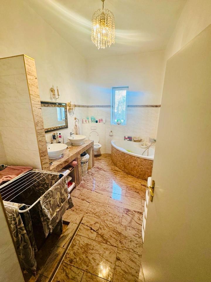 Attraktives Immobilienangebot: Mehrfamilienhaus + Einfamilienhaus zimmer