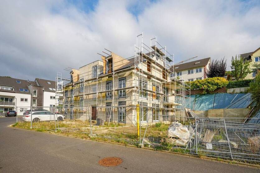 Moderne Dachgeschoßwohnung mit Balkon in Velbert