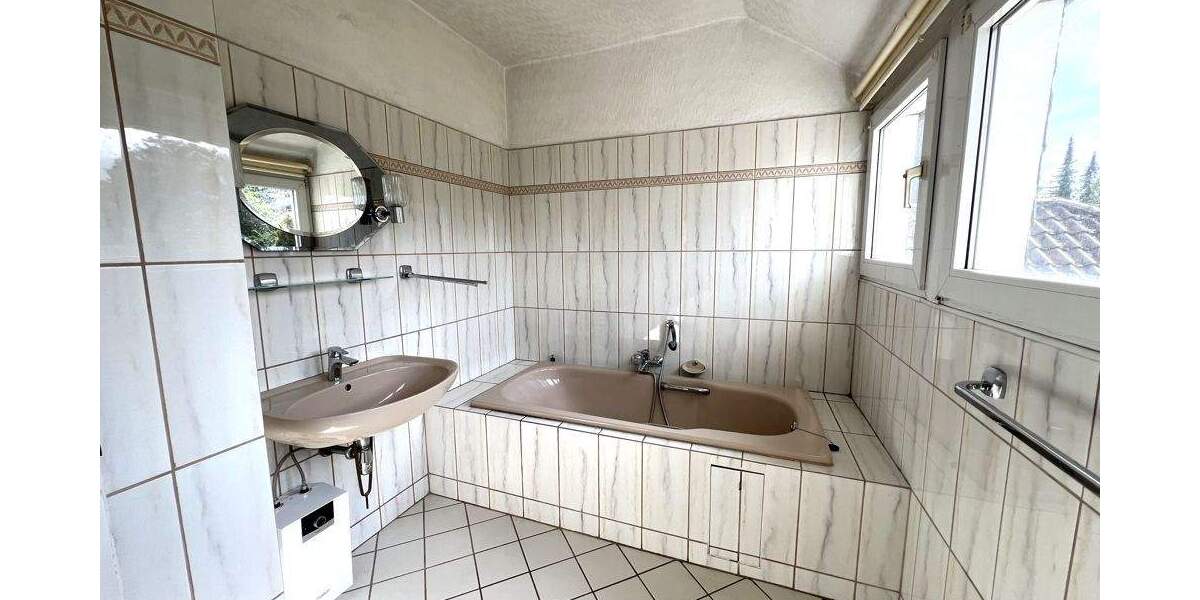 Doppelhaushälfte mit 5 Zi. + Garage auf weitläufigem Gartengrundstück in Dortmund Brackel 5 zimmer