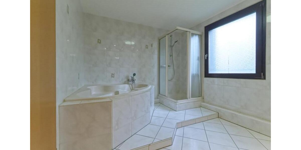 Dachgeschoßwohnung Oberhausen Biefang - 4 Zimmer, 96 m&sup2;, 239.000&euro; | Angebot:26940519