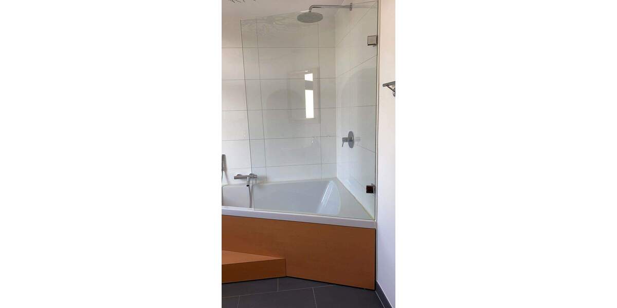 Wohnen und Arbeiten: Stilvolles Mehrfamilien- und Geschäftshaus mit großem Garten. 1 zimmer