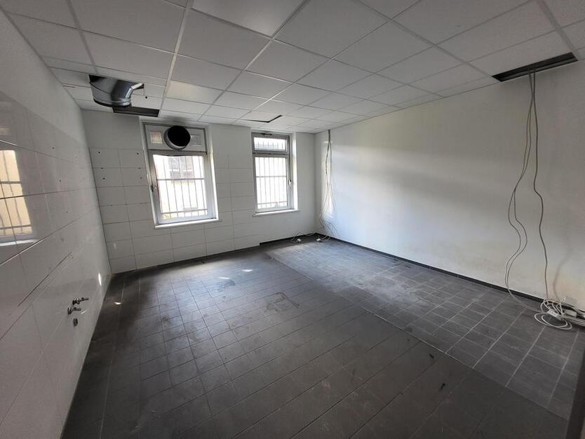 Toplage am Kaiserwall – Gastronomiegeeignete Ladenfläche mit Stil & Sichtbarkeit! zimmer