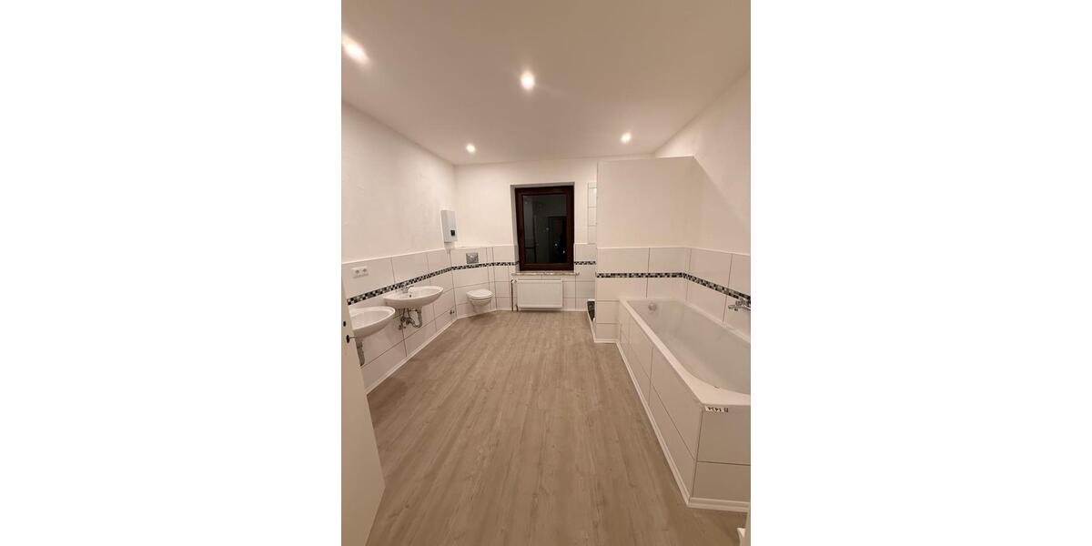 Dachgeschoßwohnung Herne Wanne-Bickern - 6 Zimmer, 130 m&sup2;, 1.300&euro; | Angebot:25448225