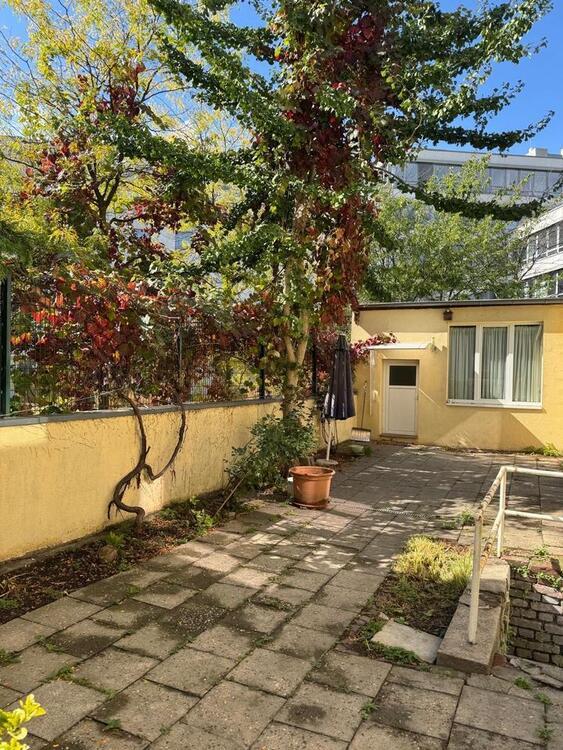 Attraktives Mehrfamilienhaus mit Büroflächen zimmer