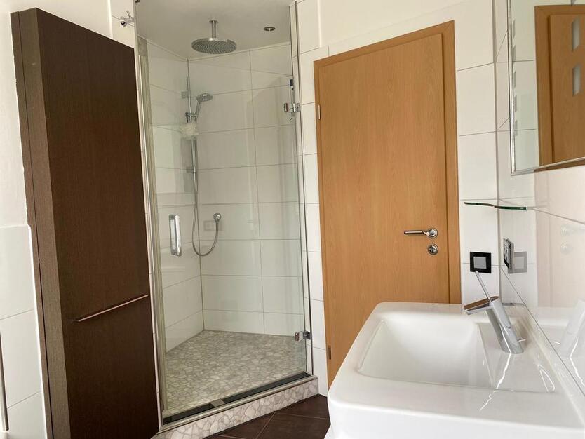 Luxuriöse Wohnung Eigentumswohnung m. Balkon & Garage + Parkplatz zimmer