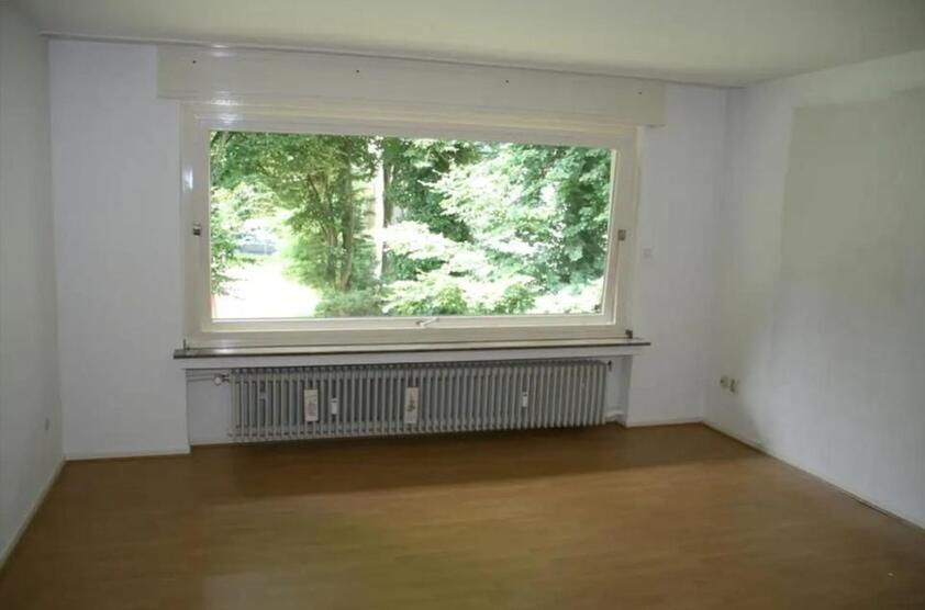 Wohnhaus mit aktuell zwei Wohnungen, einem Gästezimmer und Keller zimmer