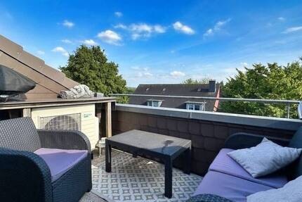 Lichtdurchflutete Dachgeschoßwohnung mit Dachterrasse