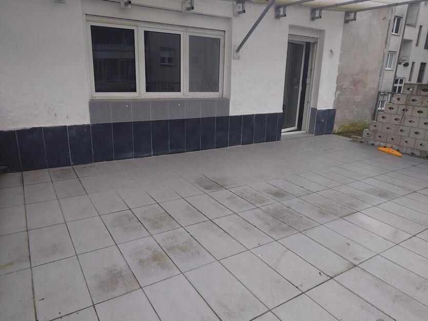 4 Zimmer großer Balkon 1.OG zimmer