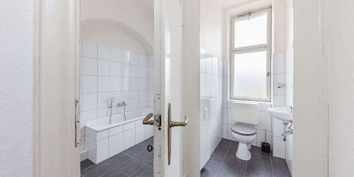 Mit Erbpacht: Zweifamilienhaus mit zwei Eingängen sowie tollem Garten und Garage in beliebter Lage 9 zimmer