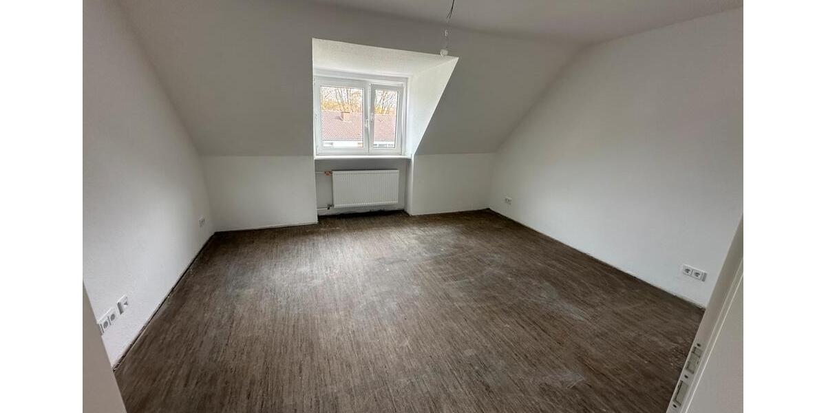 Dachgeschoßwohnung Essen Stadtbezirk II - 3 Zimmer, 74 m&sup2;, 1.250&euro; | Angebot:26101914
