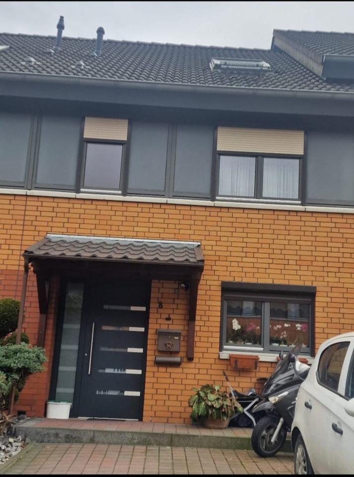 Modernisiertes Reihenmittelhaus mit Garten und ausgebaute Dacheta zimmer