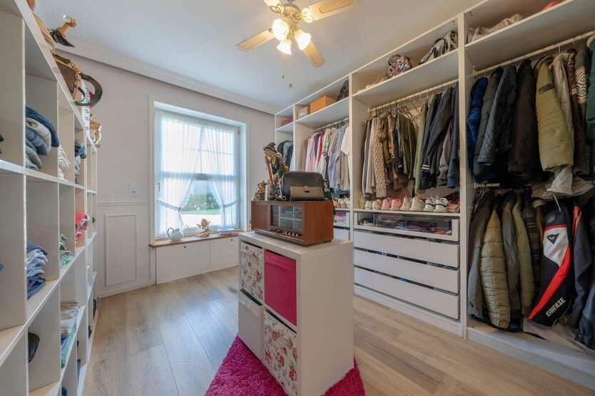 Ein lichtdurchfluteter Bungalow mit Gewerbehalle für die ganze Familie in Top-Wohnlage von Bork zimmer