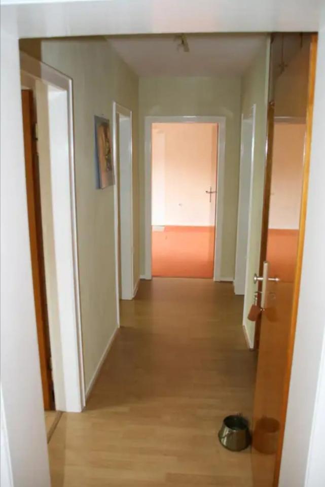 Wohnhaus mit aktuell zwei Wohnungen, einem Gästezimmer und Keller zimmer