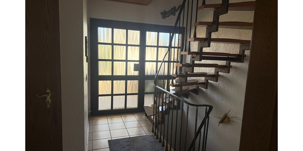 Freistehendes Zweifamilienhaus mit großem Garten in ruhiger Lage von Lünen 8 zimmer