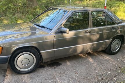 Mercedes-Benz 190 208.000 km 5.300 &euro; Dortmund 44309