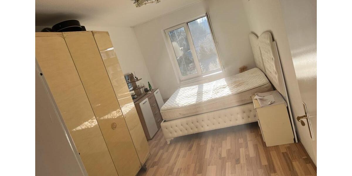 Etagenwohnung Gelsenkirchen Ückendorf - 4 Zimmer, 110 m&sup2;, 1.100&euro; | Angebot:24584064
