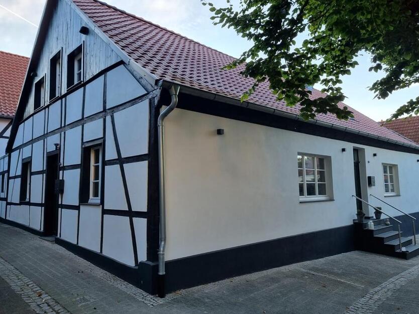 Kernsaniertes Einfamilienhaus mit EBK und Klima in Top Lage zimmer