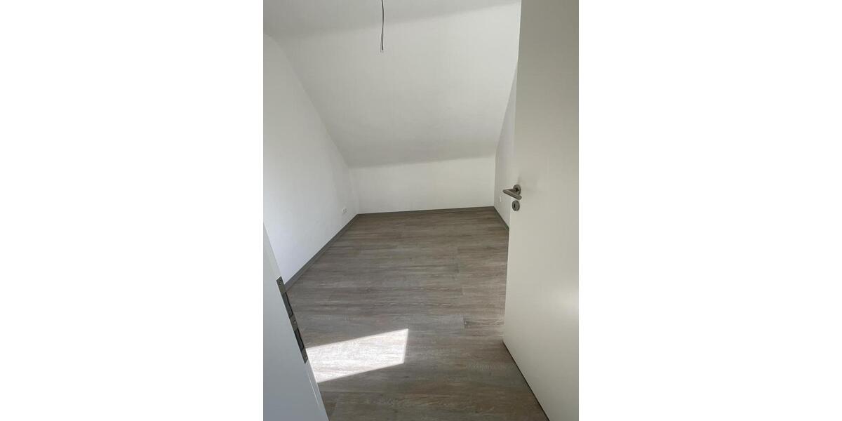 Dachgeschoßwohnung Gelsenkirchen Ückendorf - 2.5 Zimmer, 40 m&sup2;, 299&euro; | Angebot:26232615