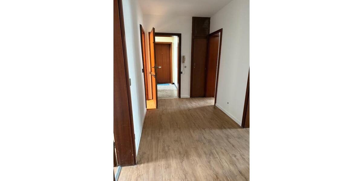 Top renovierte EG-Wohnung mit Balkon, Garage & Garten 3.5 zimmer