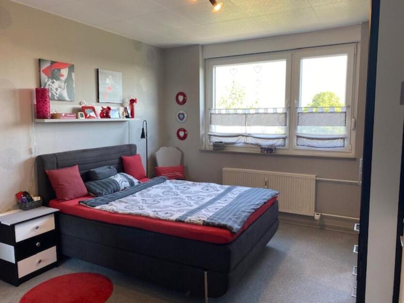 Gepflegte Eigentumswohnung mit Balkon und Einbauküche zimmer