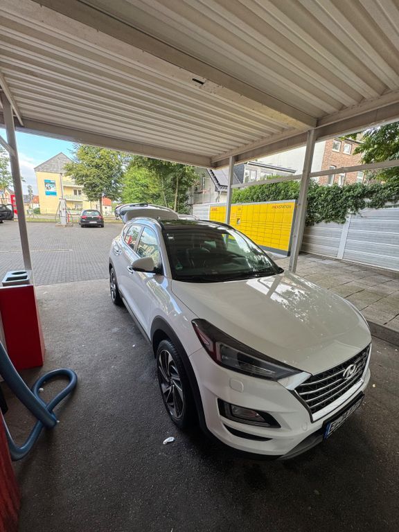 Hyundai TUCSON 94.000 km 18.400 € Essen 45277