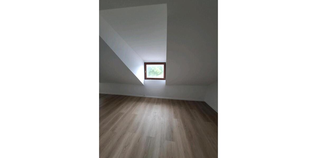 Dachgeschoßwohnung Essen Stadtbezirk V - 2 Zimmer, 74 m&sup2;, 900&euro; | Angebot:26579671