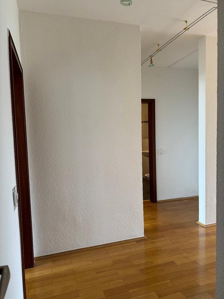 Helle Wohnung mit Balkon und Einbauküche in Mülheim a. d. Ruhr zimmer