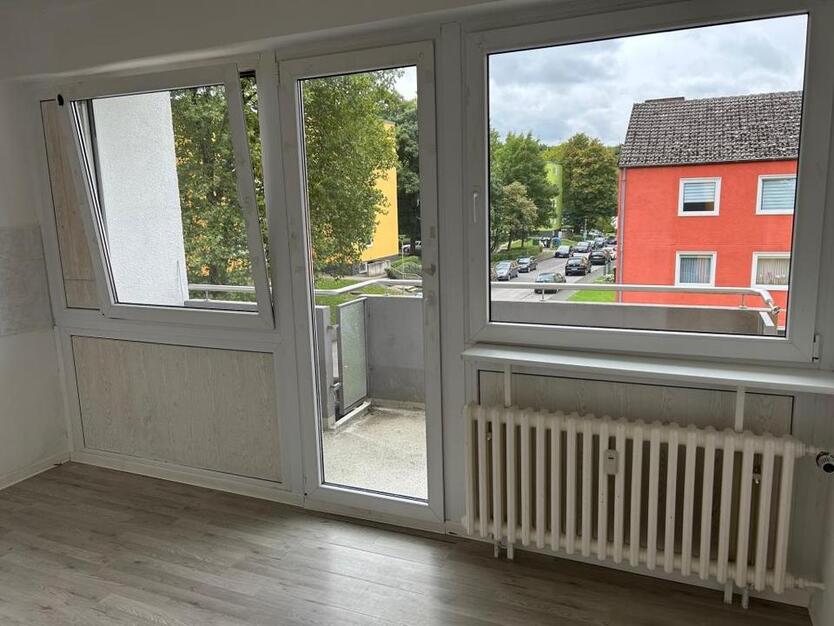 3 Zimmer, Balkon, 2 Obergeschoss in Sackgassenlage zimmer