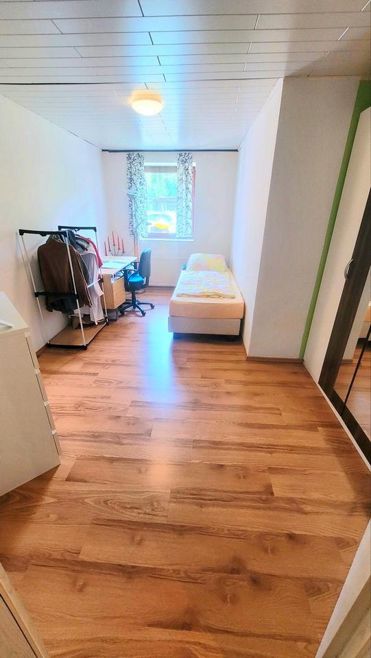 Freie 4 Zimmer EG Wohnung im Zweifamilienhaus + Dreifamilienhaus zimmer