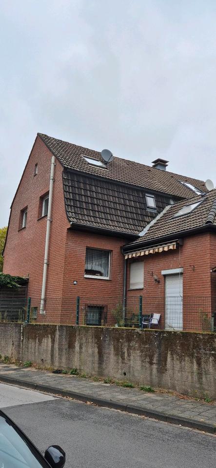 Doppelhaushälfte mit Potenzial in 45472 Mülheim zimmer