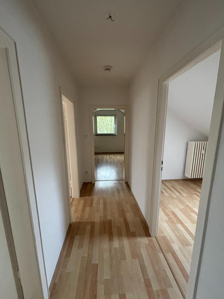 Zwei Zimmer- Wohnung im Dachgeschoss zimmer