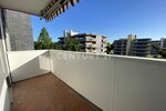 Stilvoll modernisierte 3,5-Zimmer-Wohnung mit Balkon, Aufzug und Stellplatz