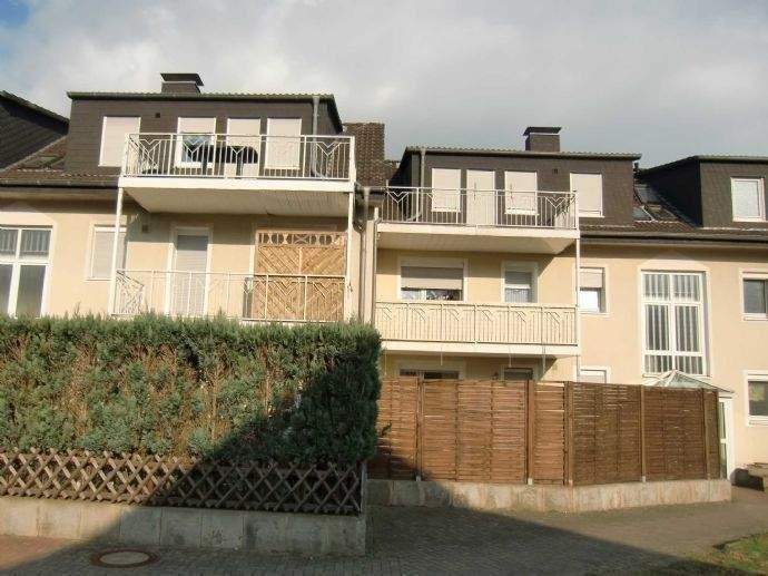 Perfekter Grundriss und Balkon! Vorteilhafte 2,5-Raum-Wohnung im 2.OG mit Küche und Fensterbad • 52m² Wfl. im gepflegten 6-Familien-Haus 2 zimmer