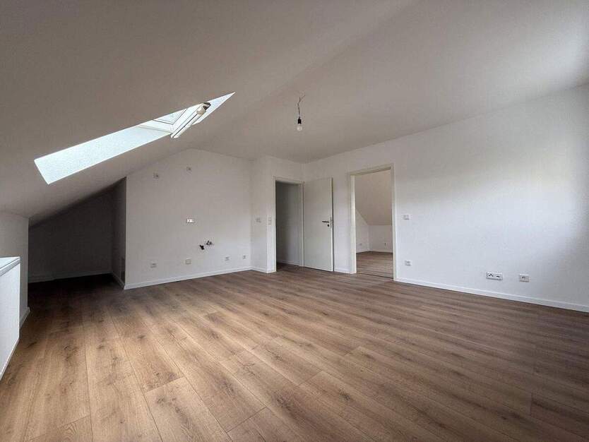 Frisch sanierte 44 m² Dachgeschoss-Singlewohnung - nur 3 Min. zum Phoenixsee, Dortmund-Schüren 2 zimmer