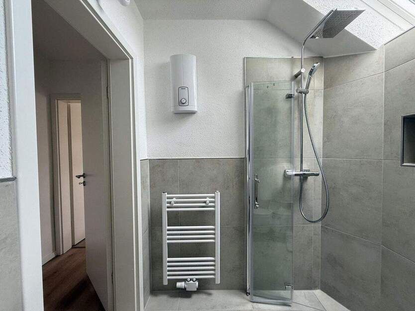 Frisch sanierte 44 m² Dachgeschoss-Singlewohnung - nur 3 Min. zum Phoenixsee, Dortmund-Schüren 2 zimmer