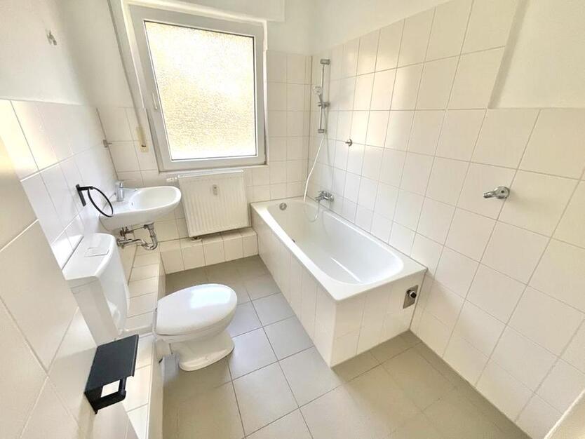 Schöne Erdgeschosswohnungwohnung mit 3 Zimmern und Balkon zimmer