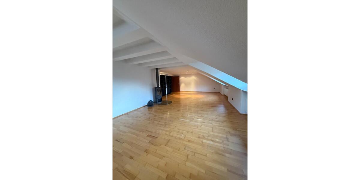 Dachgeschoßwohnung Oberhausen - 3.5 Zimmer, 80 m&sup2;, 660&euro; | Angebot:25143759