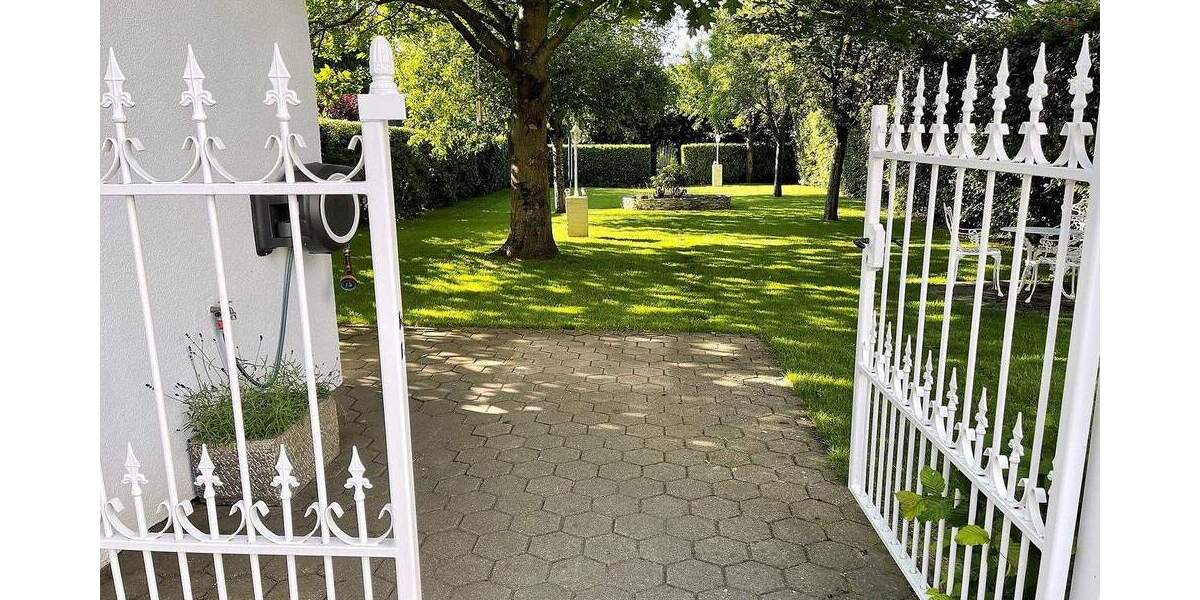 Wohnen und Arbeiten: Stilvolles Mehrfamilien- und Geschäftshaus mit großem Garten. 1 zimmer