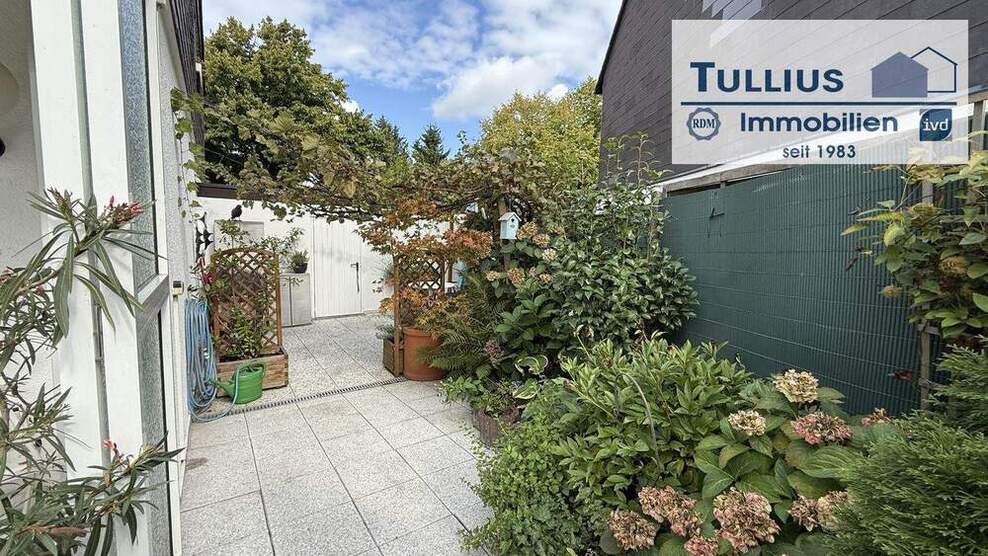 großes Reiheneckhaus mit Terrasse, kleinem Garten und Garage in Essen-Schönebeck 5 zimmer