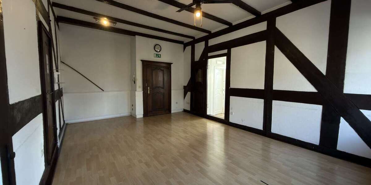 Charmante 2,5-Zimmer-Dachgeschosswohnung in Hattingens Altstadt mit hohen Decken und Komfort - Dachgeschoßwohnung Hattingen | Angebot:27365948